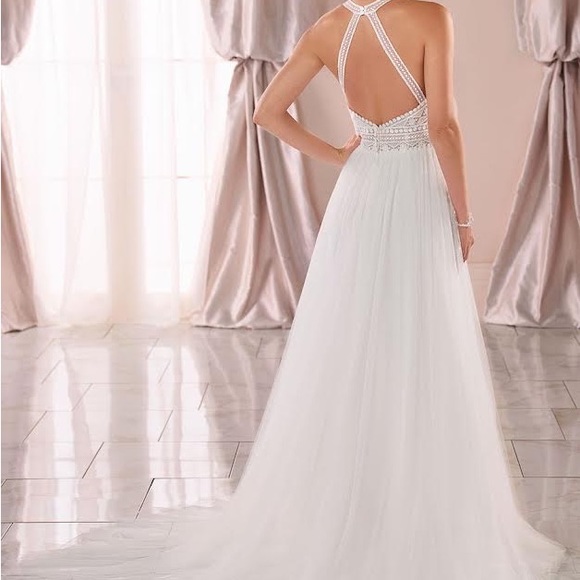 New. Never worn, never altered Stella York wedding dress. - Picture 2 of 10